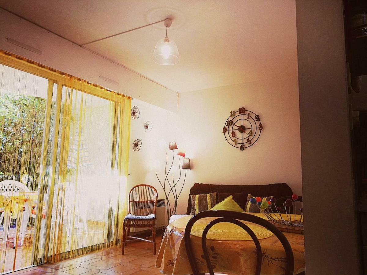 Charmant Studio Cassis Luaran gambar
