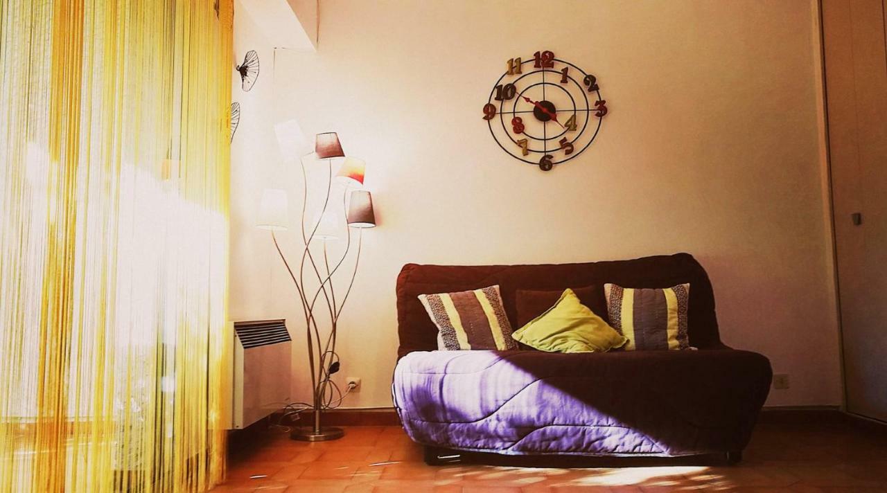 Charmant Studio Cassis Luaran gambar